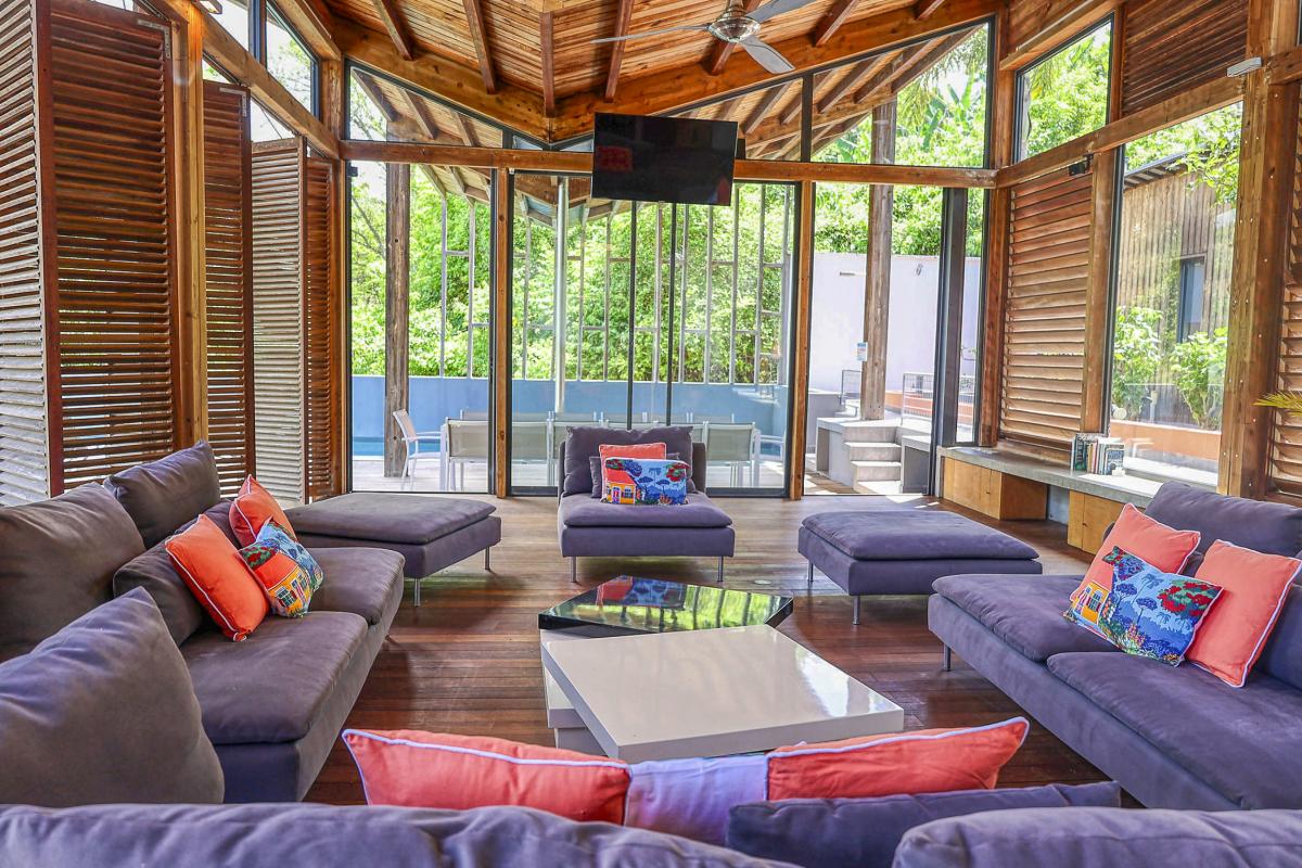 11.Location villa piscine Le Gosier Guadeloupe_Espace commun central